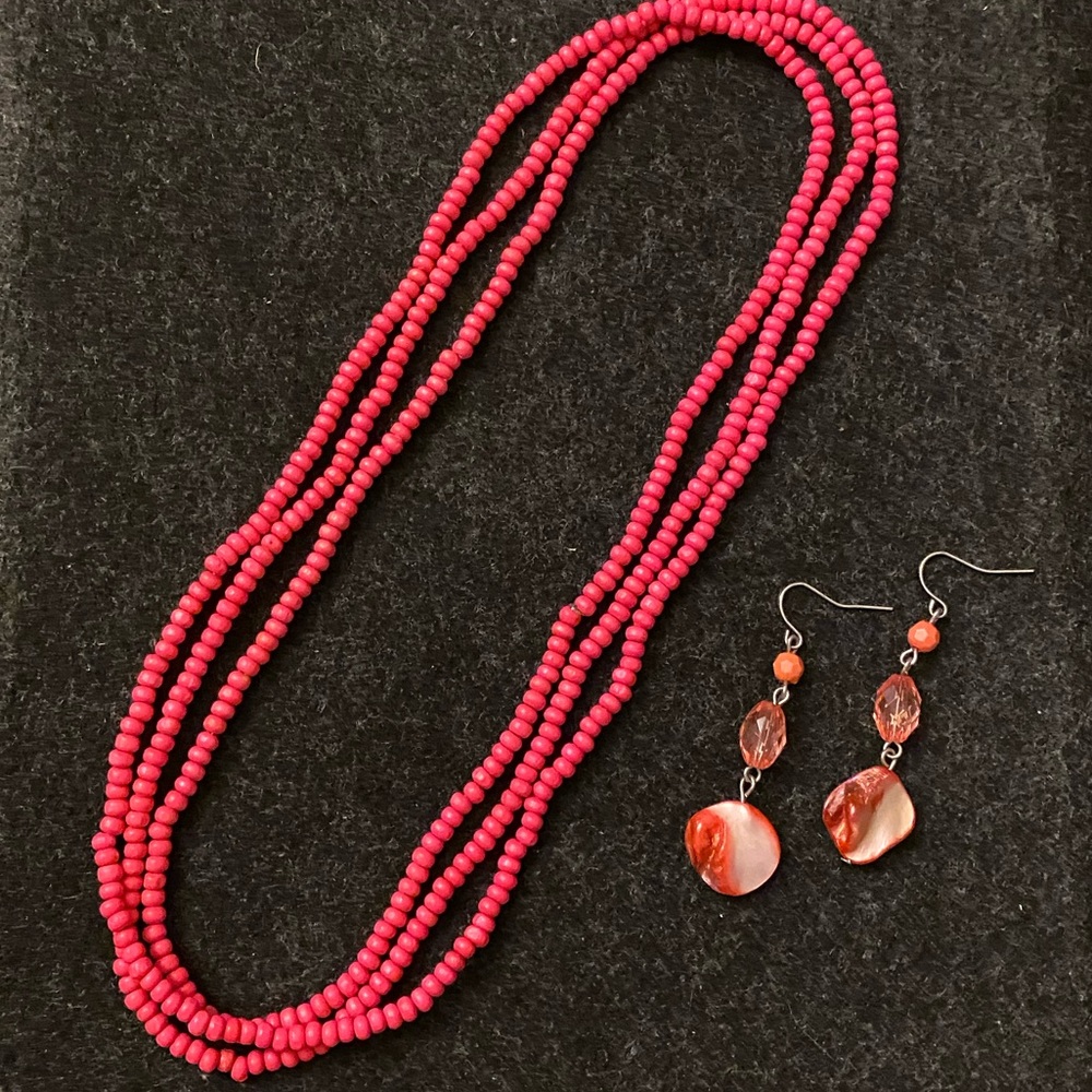 Pink beaded necklace with a pink mother of pearl earrings